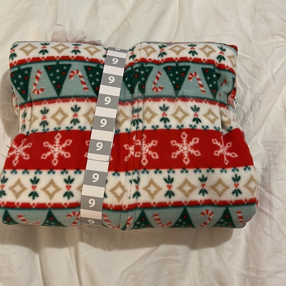 Carter’s Fleece footed pjs - size 6 - Picture 2 of 2